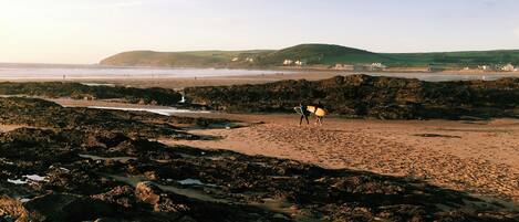 بالقرب من الشاطئ