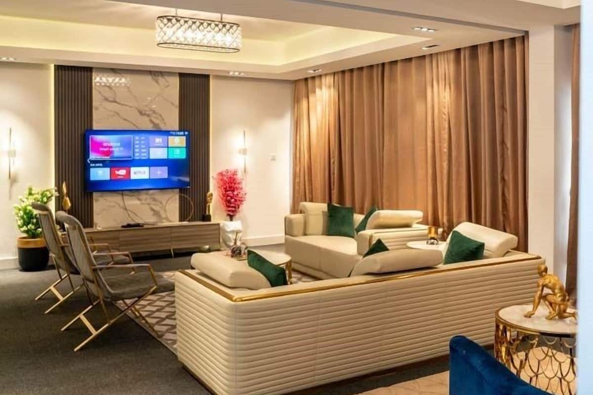 Lägenhet - balkong - utsikt mot poolen | Vardagsrum