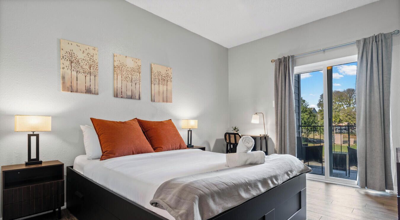 デスク、アイロン / アイロン台、WiFi (無料)、ベッドシーツ