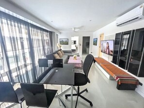 Dining - B8 - 2 Bedrooms Serviced Apartment with pool view, Karon Beach (Tambon Karon)
