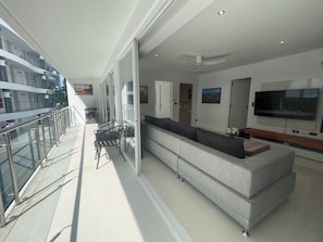 Property grounds - B8 - 2 Bedrooms Serviced Apartment with pool view, Karon Beach (Tambon Karon)