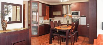 Central Grevena Retreat with Mountain Views