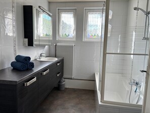 Shower, free toiletries, hair dryer, towels