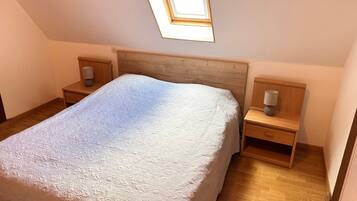 Una scrivania, Wi-Fi, lenzuola