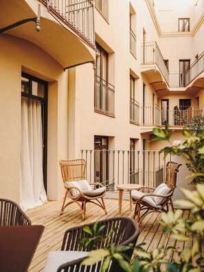 Family Terrace Room | วิวสนามหญ้า