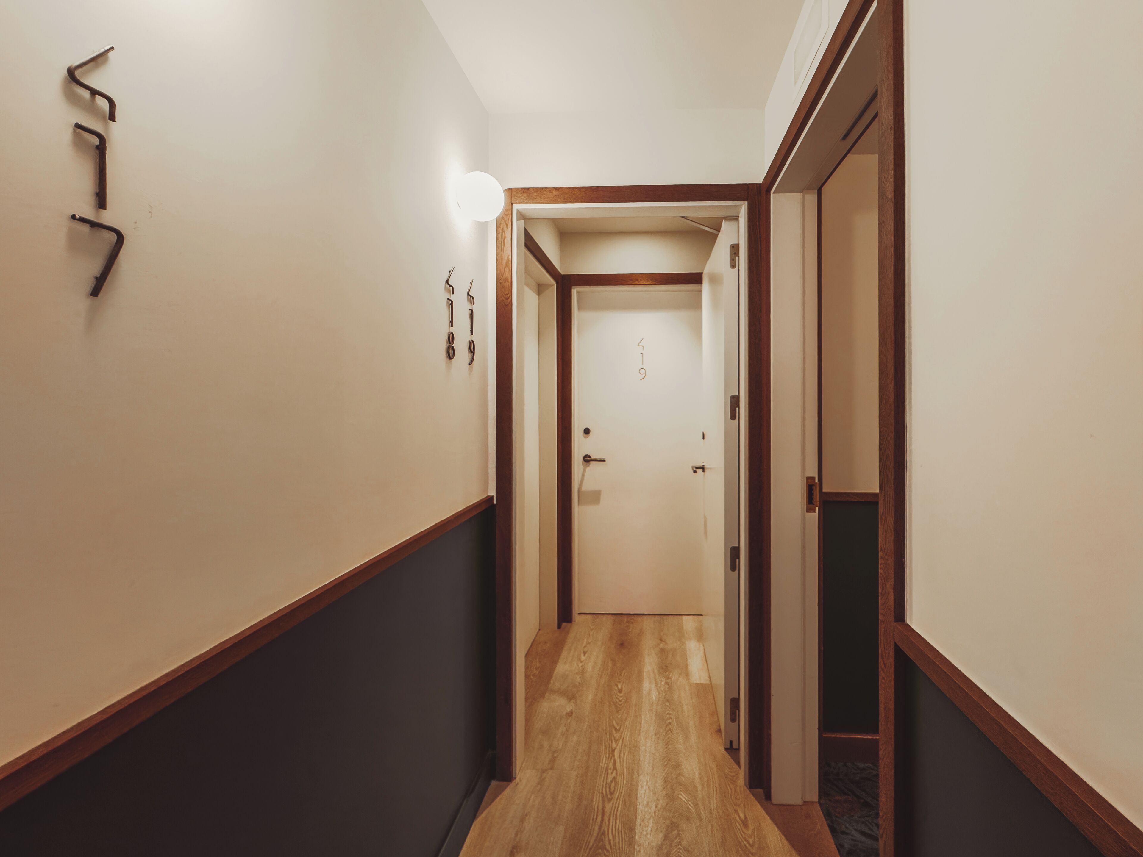 Interconnecting Light 3 | Premium bedding, down comforters, in-room safe, desk