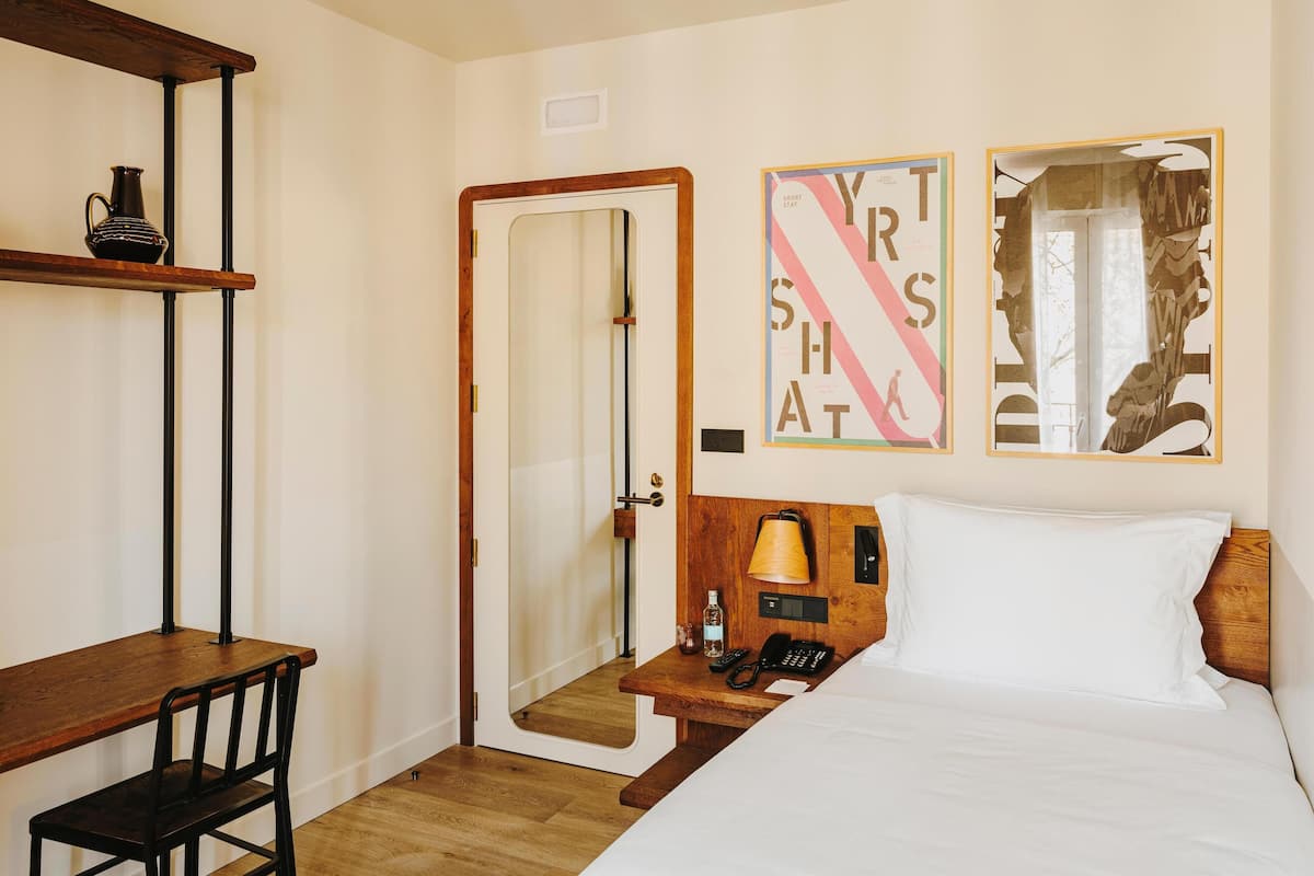 Single Room, Balcony, City View