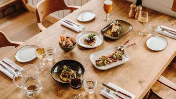 Päivittäinen buffetaamiainen (18 EUR per henkilö)