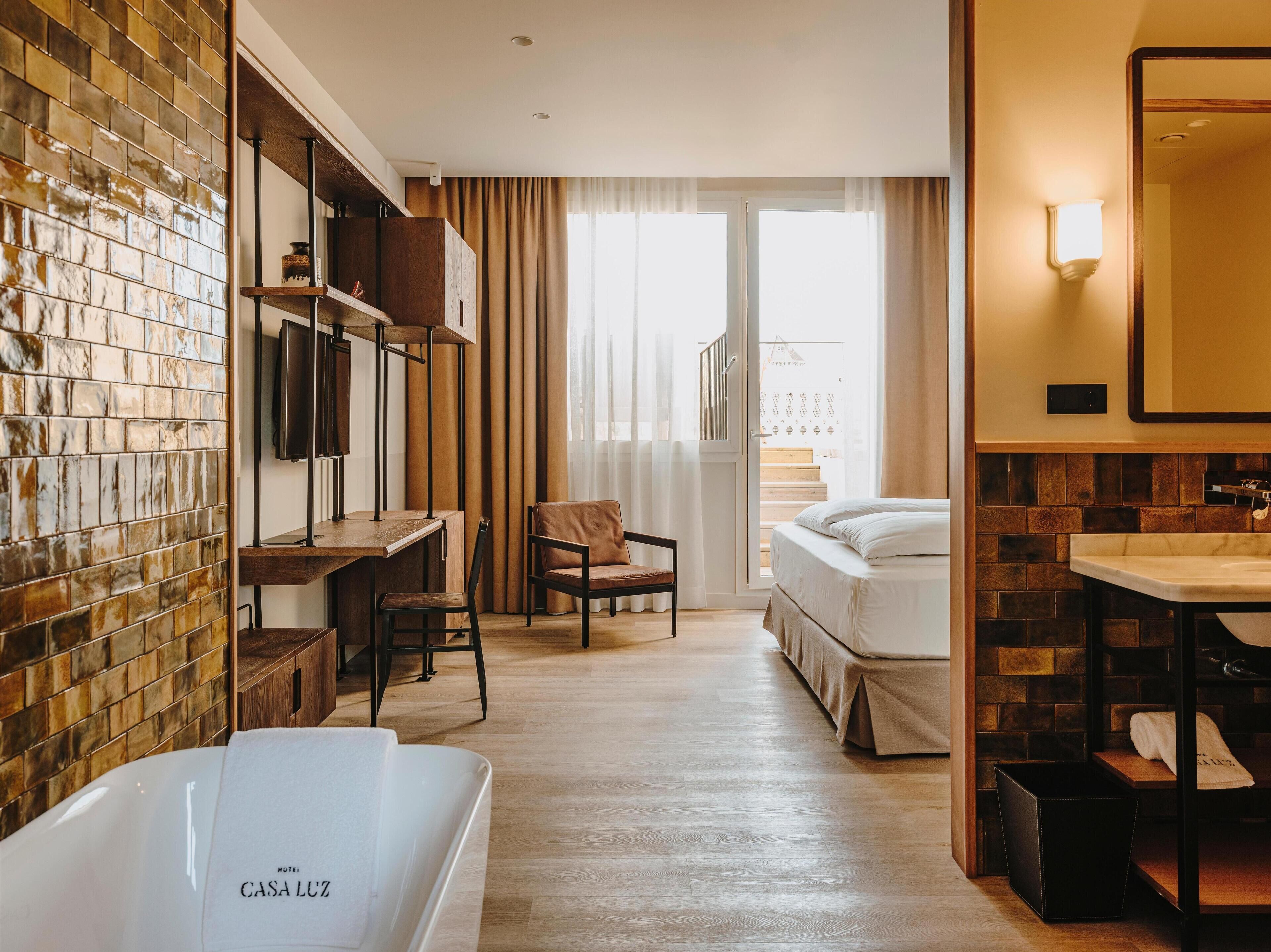 Roupas de cama premium, edredons de pluma, cofres nos quartos