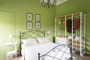 Iron/ironing board, travel cot