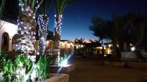 المنطقة المحيطة بالمنشأة