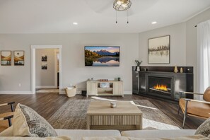 Smart-tv och eldstad