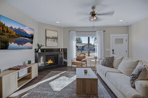 Een smart-tv en een open haard