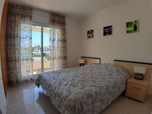 Iron/ironing board, Internet, bed sheets