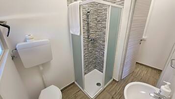 Bungalow Basic, patio | Bagno | Doccia, set di cortesia gratuito, asciugamani, carta igienica
