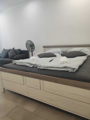 Basic Apartment - Modern 2BR Apartment In Prime Vienna (Vienna)