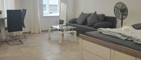 Basic Apartment | Seterika/papan seterika, Wi-fi percuma