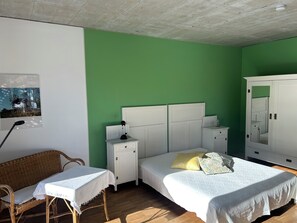 1 bedroom, WiFi, bed sheets - A KlimaHaus in San Candido with a magnificent view of the Dolomites (San Candido)