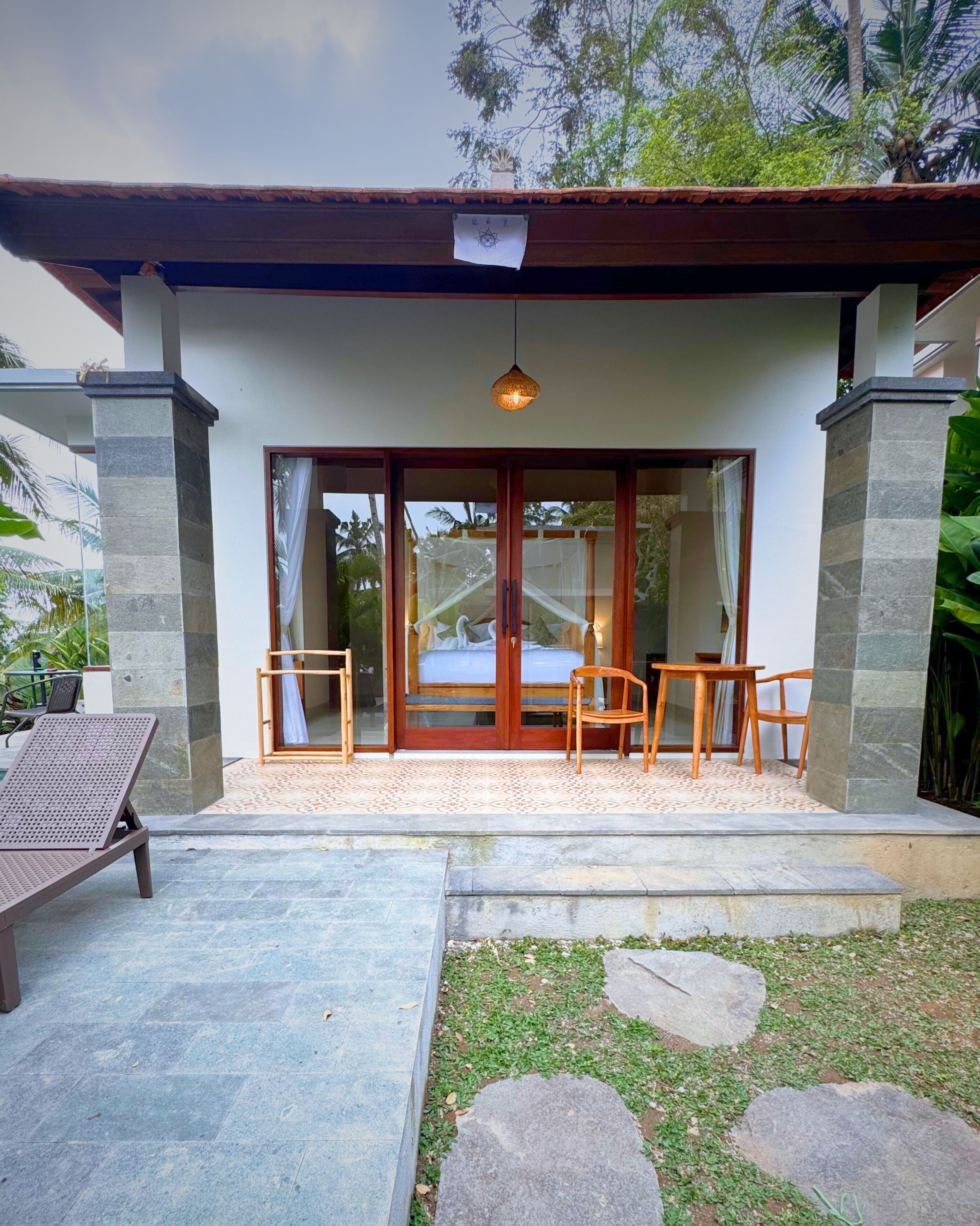 Caja de seguridad en la habitación y escritorio 