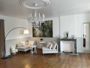 Interior - Charentaise house. (Arthenac)