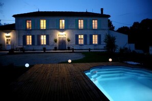 Outdoor pool - Charentaise house. (Arthenac)