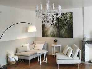 Smart TV - Charentaise house. (Arthenac)