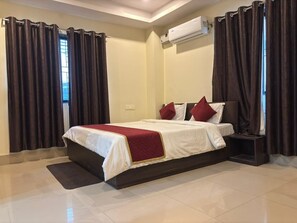 Deluxe kamer, 1 twee- of 2 eenpersoonsbedden | Een bureau, gratis wifi, rolstoeltoegang