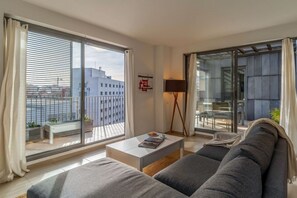 Living area - Pool, Terrace & Beach Vibes in Poblenou (Barcelona)