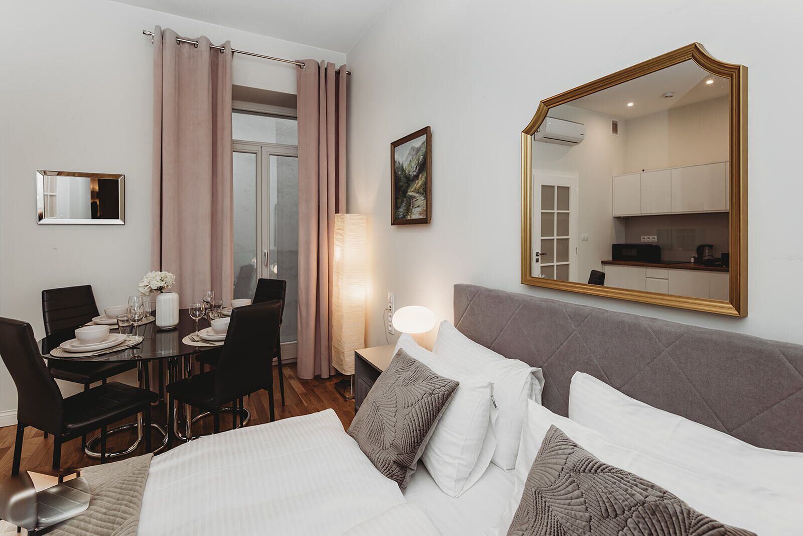 Suite – comfort | Safe på rommet, strykejern/-brett og wi-fi (inkludert)