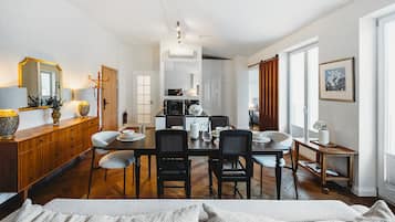 Superior Penthouse | Private kitchen | Fridge, microwave, stovetop, cookware/dishes/utensils