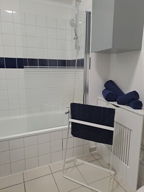 Shower, hair dryer - Furnished 3-Star Studio in the Heart of Niederbronn-les-Bains, Alsace (Niederbronn-les-Bains)