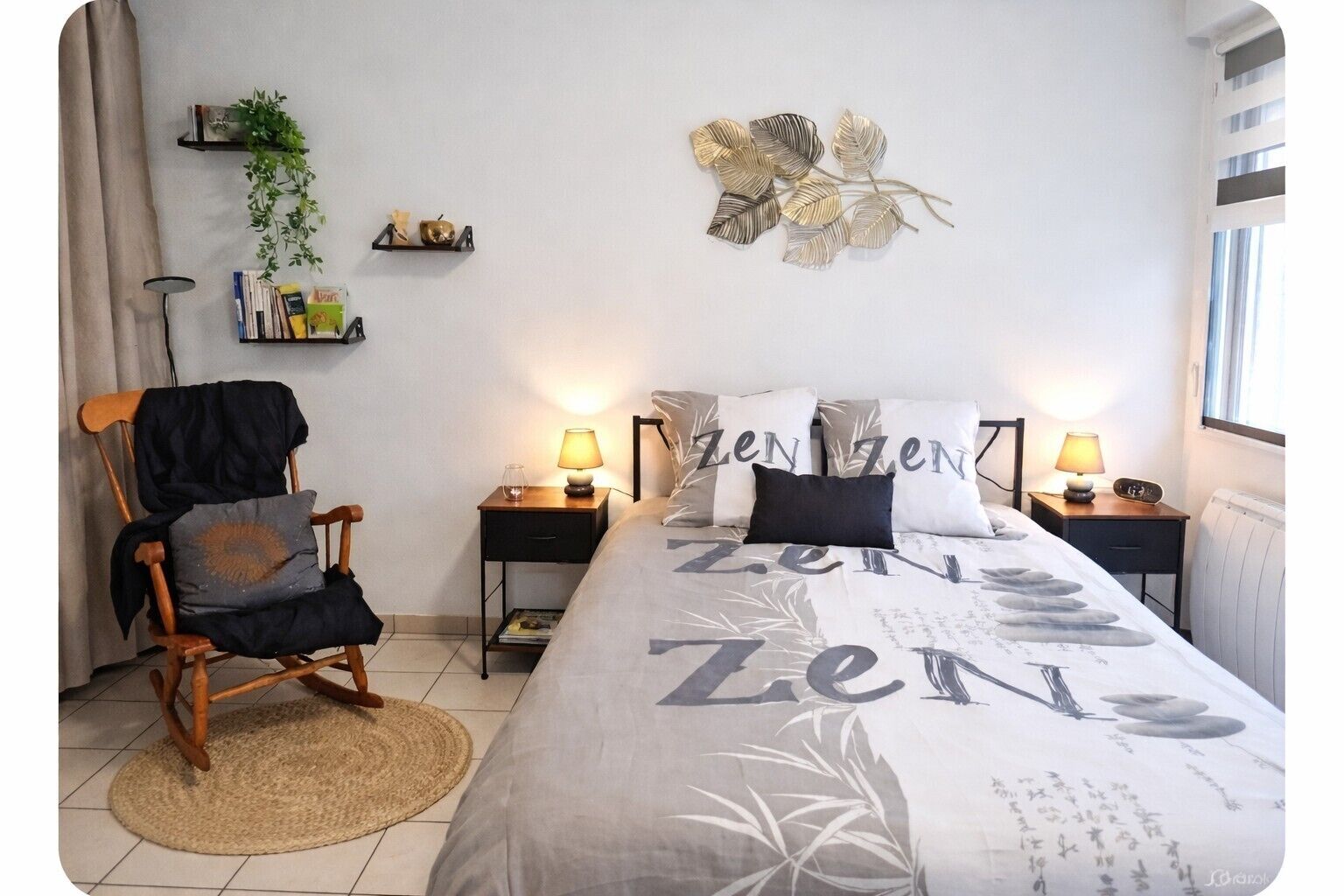 Tabla de planchar con plancha, wifi y ropa de cama 