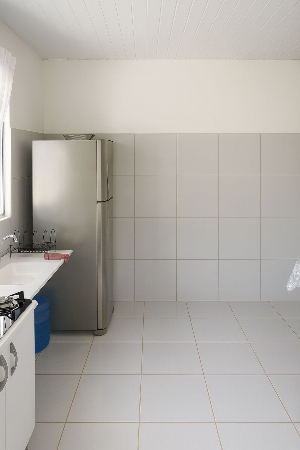 Kühlschrank, Herdplatte, Geschirrspüler, Wasserkocher