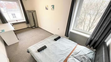 Chambre Double Classique, 1 lit double | Bureau, espace de travail pour ordinateur portable