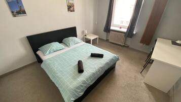 Classic-dobbeltværelse - 1 dobbeltseng | Skrivebord, arbejdsområde til bærbare computere, strygejern/strygebræt