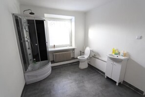 Hair dryer, towels, soap, toilet paper - Fantastic Inn Warsaw - NS27 (Warsaw)