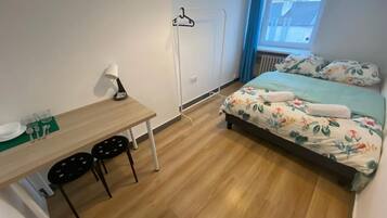 Classic-dobbeltværelse - 1 dobbeltseng | Skrivebord, arbejdsområde til bærbare computere, strygejern/strygebræt