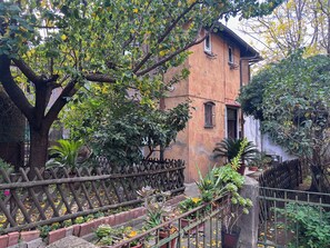 المنطقة المحيطة بالمنشأة