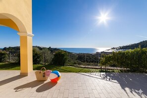 Apartment, Sea View | Terrace/patio - il giardino di Laura (Pompeiana)