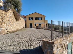 Front of property - il giardino di Laura (Pompeiana)