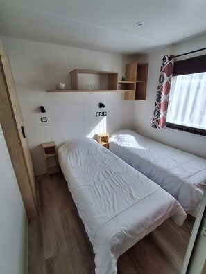 2 bedrooms - Mobile Home “Mh 338 Ronce Les Bains” with Shared Pool, Private Terrace & Air Conditioning (La Tremblade)