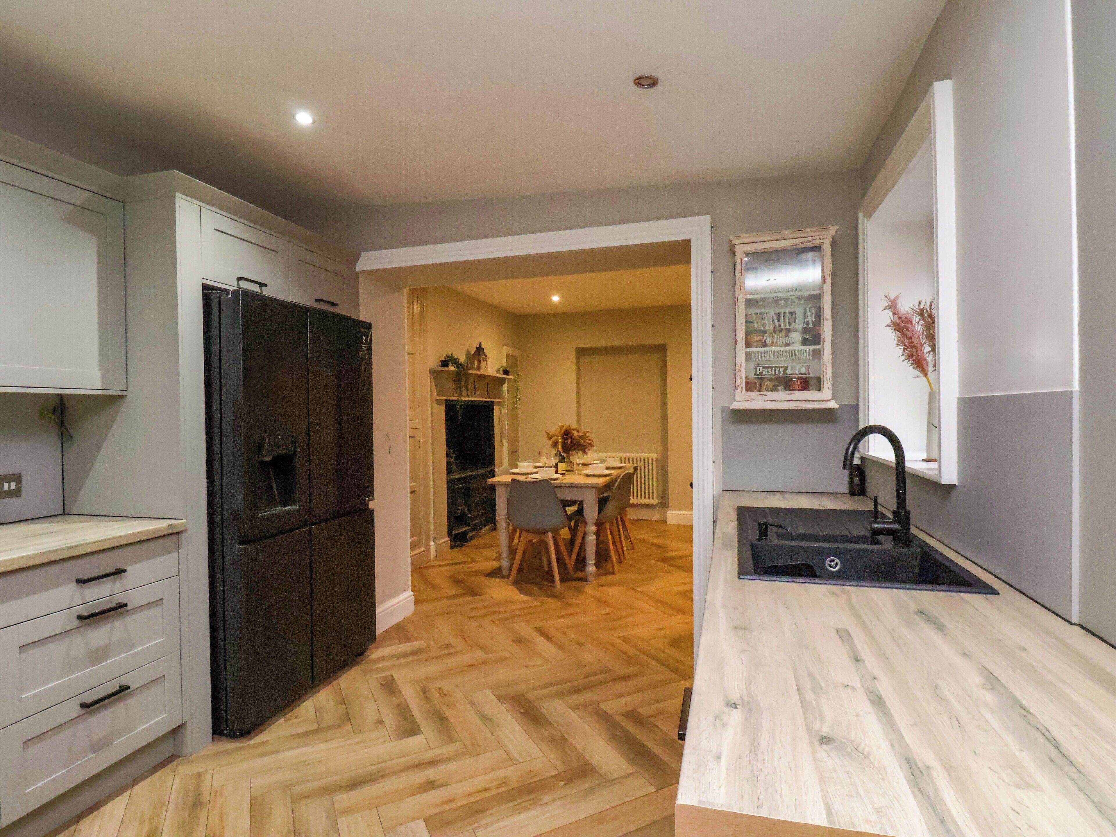 Dishwasher, cookware/dishes/utensils