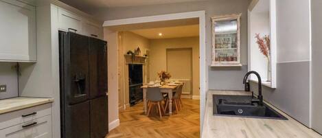 Dishwasher, cookware/dishes/utensils