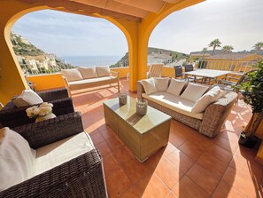 Property grounds - Blue Coast Apartment

Sea View Apartment with Large Balcony and 2 Communal Pools (VC)
