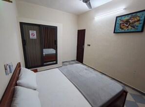 Shared Dormitory, 2 Bedrooms, Smoking, Balcony | 2 bedrooms