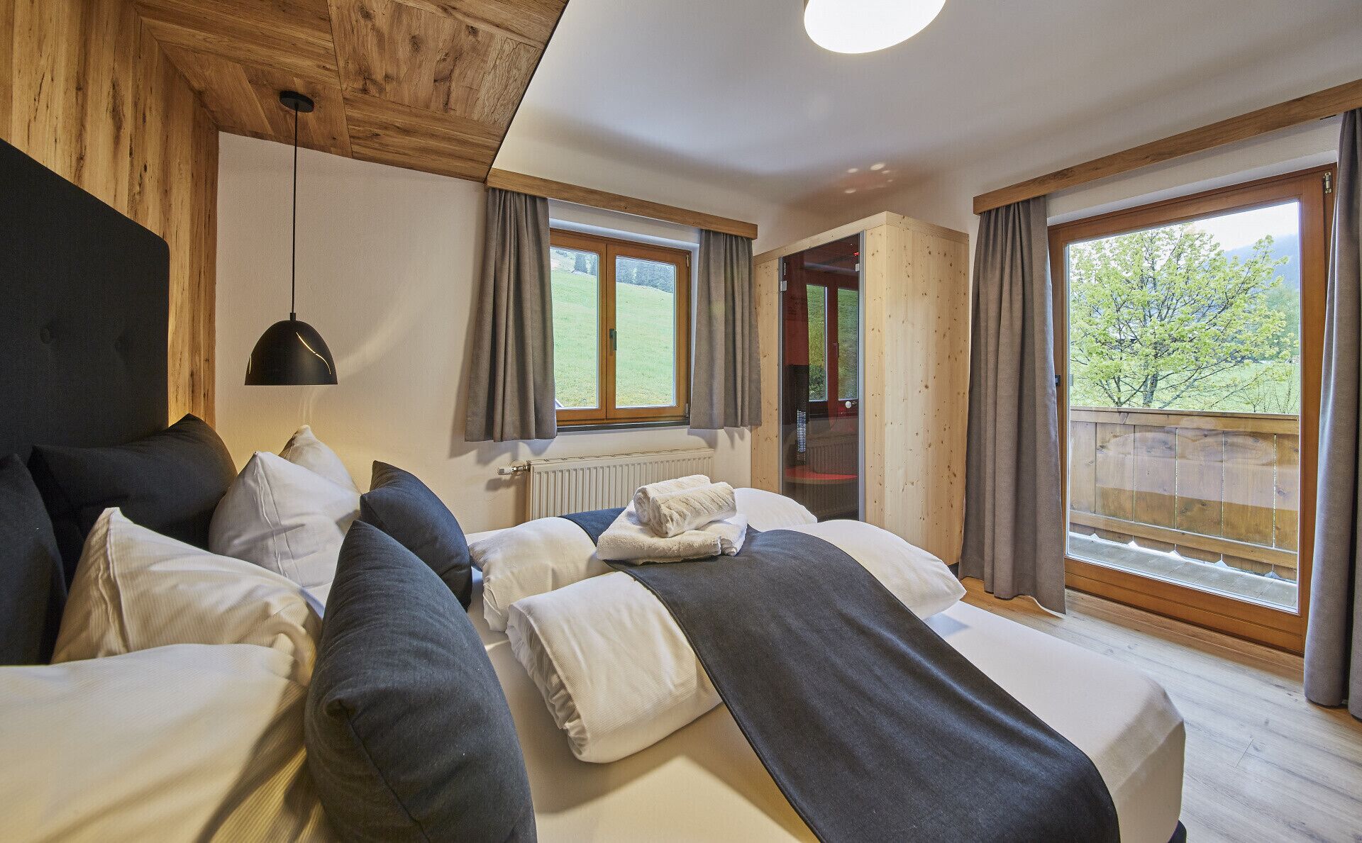 3 bedrooms, iron/ironing board, travel cot, free WiFi