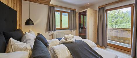 3 bedrooms, iron/ironing board, travel cot, free WiFi