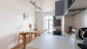 Deluxe Penthouse, Non Smoking, City View | Private kitchen