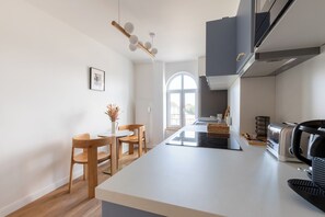 Deluxe Penthouse, Non Smoking, City View | Private kitchen - Appartement R2 Reims Gare Centre (Reims)