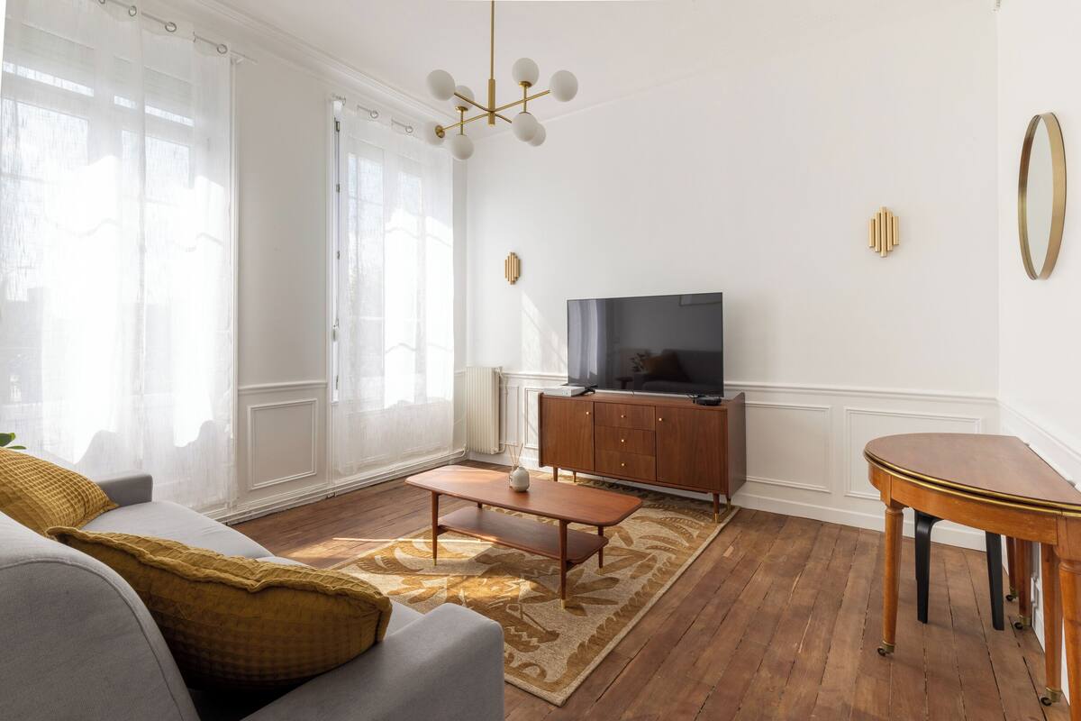 Comfort Apartment, Balcony, City View | Living area | Flat-screen TV